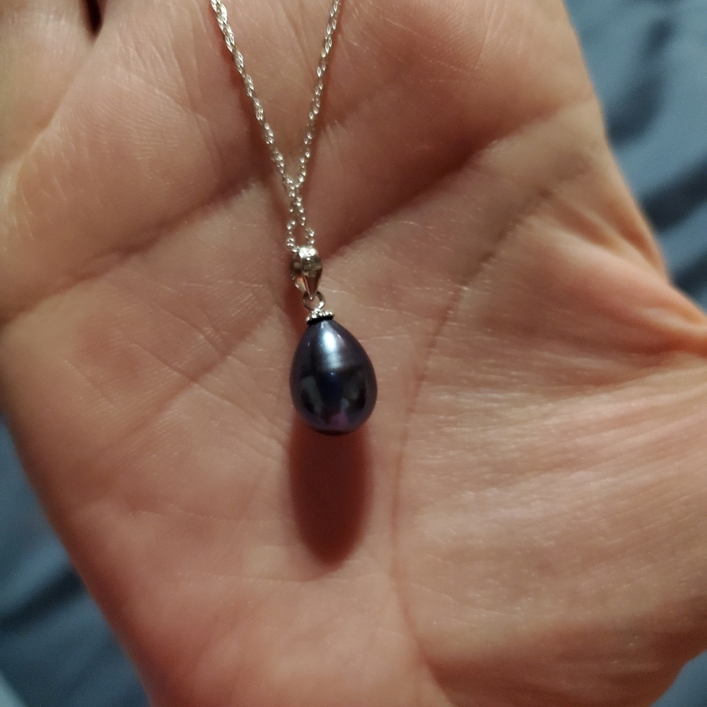 Black pearl necklace